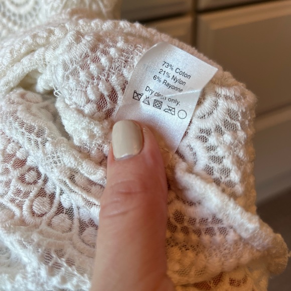 Classic white lace size small top from Madewell.  Excellent condition. - Picture 3 of 6